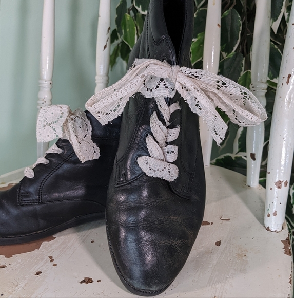 5/$18 Vintage Cameos Booties with Lacey Laces - Picture 2 of 11